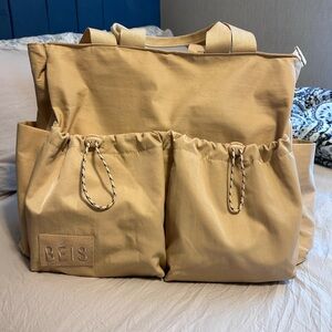 BEIS: The Sport Carryall in Beige